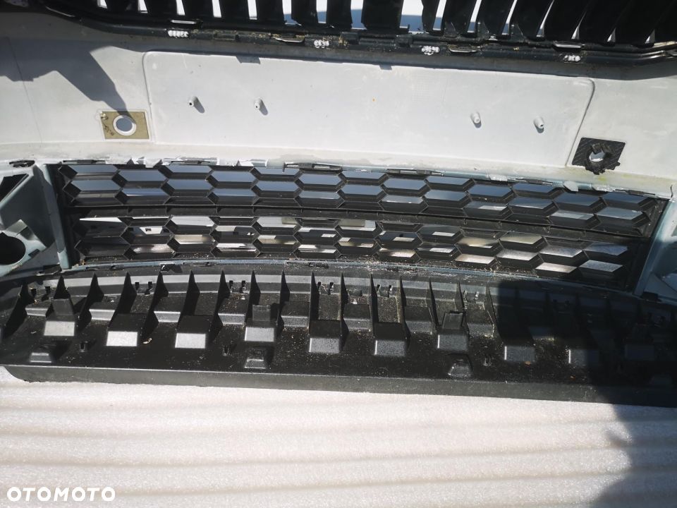 SKODA OCTAVIA III 12- ZDERZAK PRZEDNI PRZÓD NA SPRYSKI + 4 X PDC 4XPDC , nr aukcji NZ244 - 25