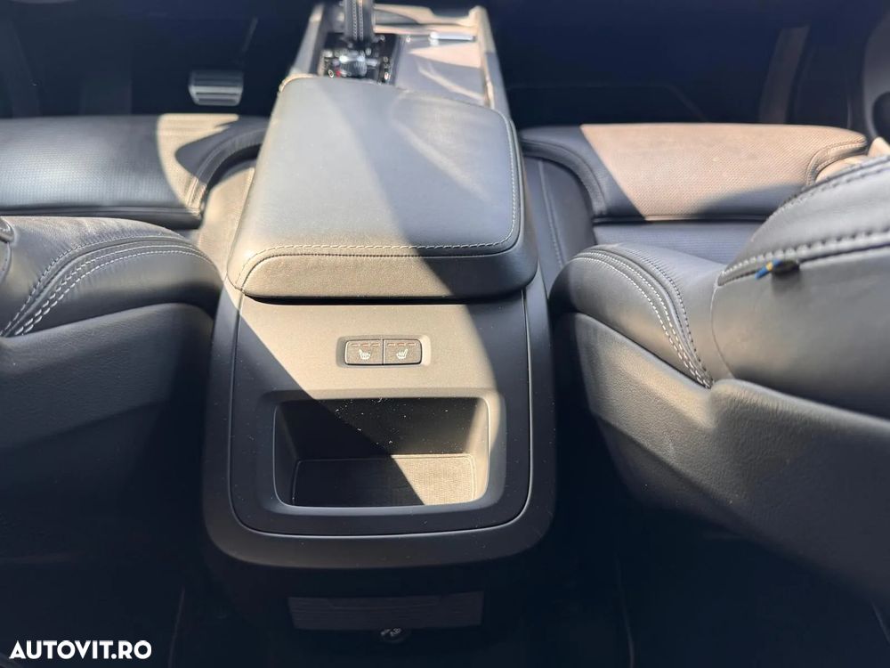 Volvo XC 60 B4 MHEV AWD R-Design - 23