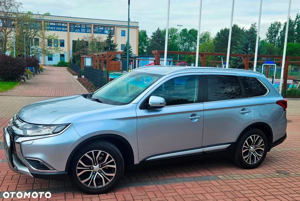 Mitsubishi Outlander 2.0 4WD Invite - 2