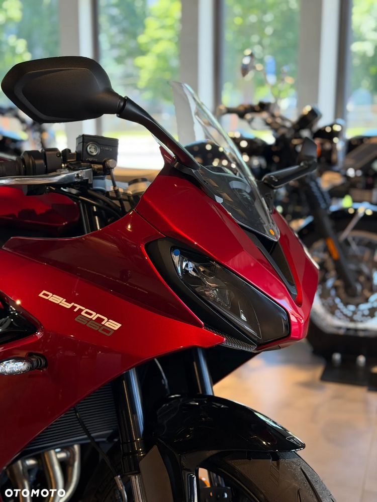 Triumph Daytona - 21