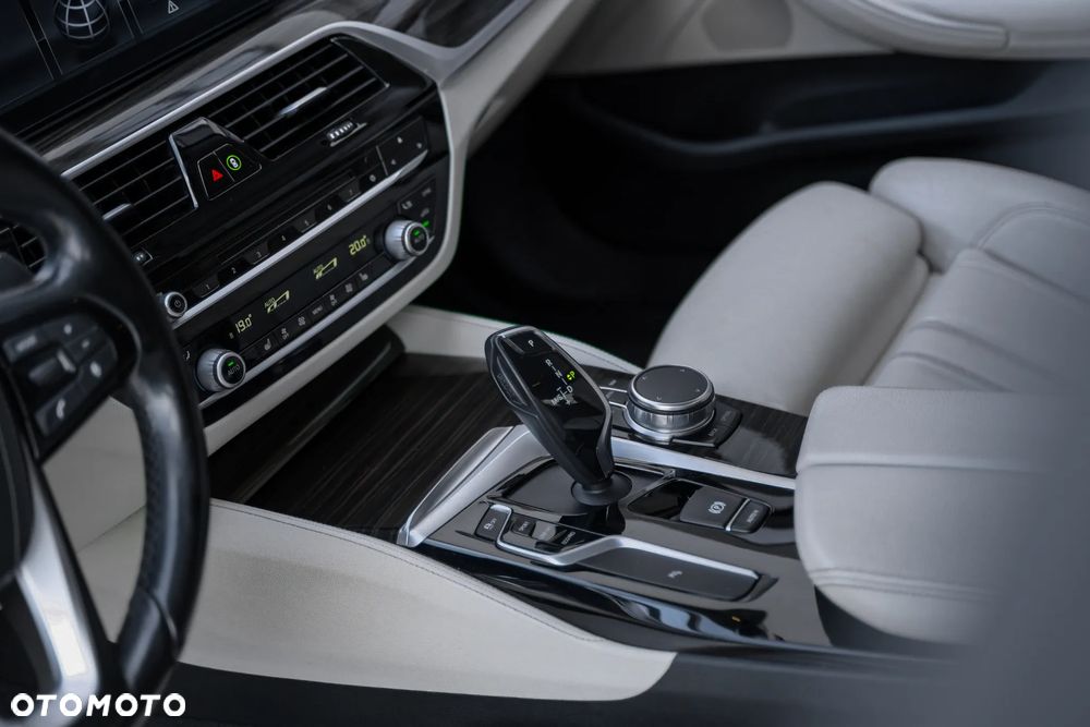 BMW Seria 5 520d xDrive Luxury Line - 23