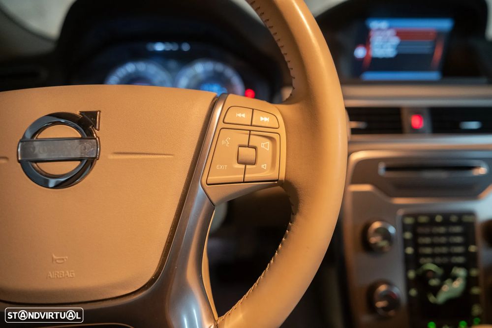 Volvo XC 70 2.4 D3 Momentum Geartronic - 25