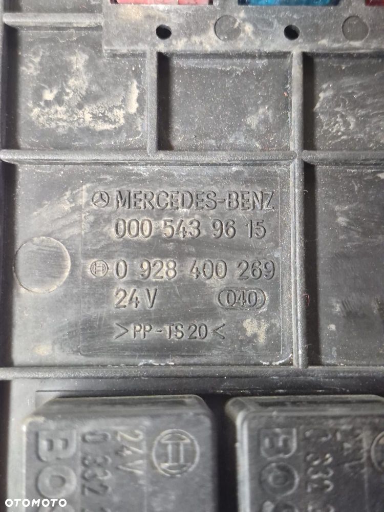 SKRZYNKA BEZPIECZNIKÓW MERCEDES ATEGO - 3