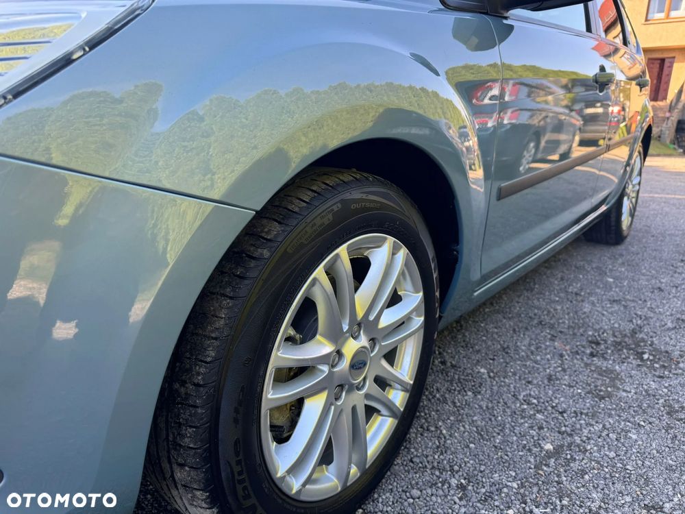 Ford Focus 1.8 Ghia - 24