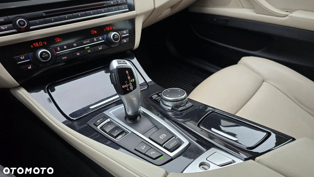 BMW Seria 5 525d xDrive Luxury Line - 38