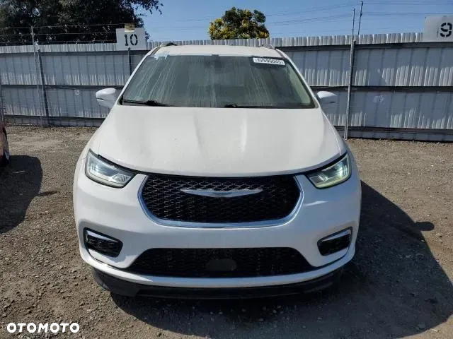 Chrysler Pacifica - 5