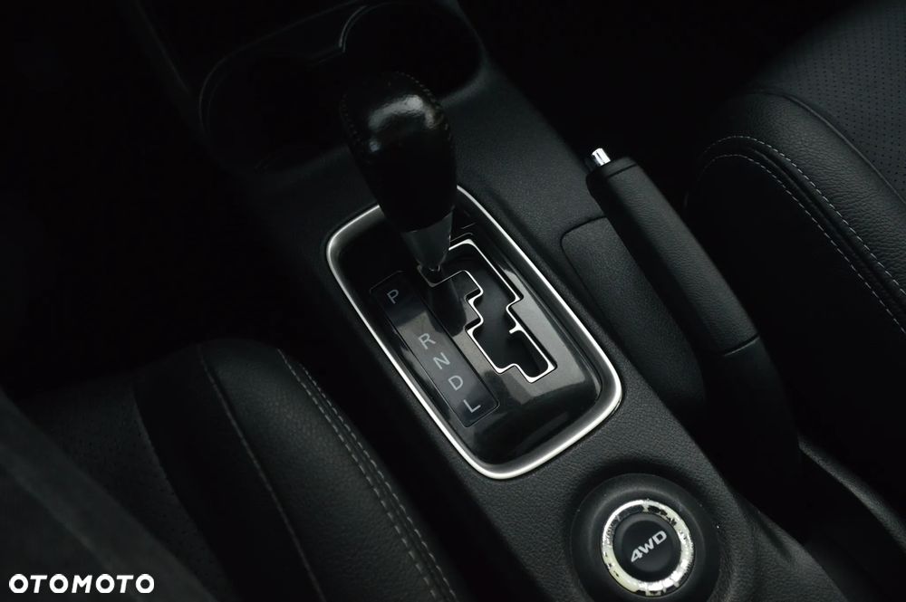 Mitsubishi Outlander 2.0 Intense + Navi 4WD CVT - 35