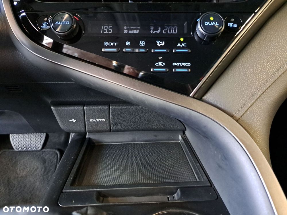 Toyota Camry 2.5 Hybrid Comfort CVT - 26