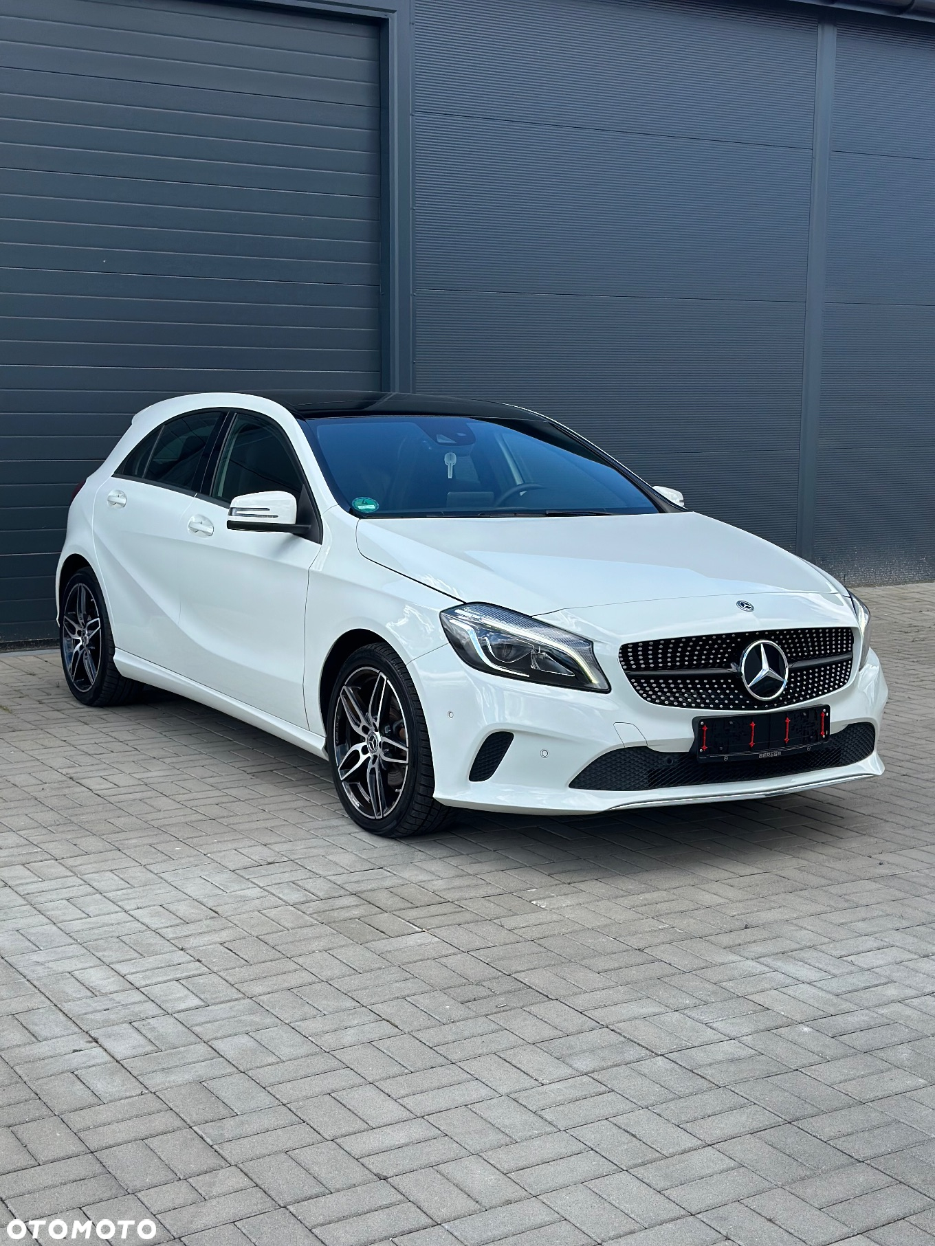 Mercedes-Benz Klasa A 180 (BlueEFFICIENCY) Urban - 2