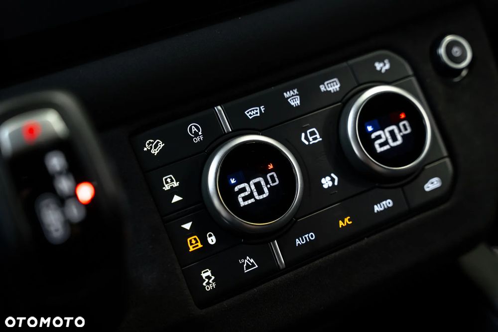 Land Rover Defender 3.0 D200 mHEV X-Dynamic HSE - 40