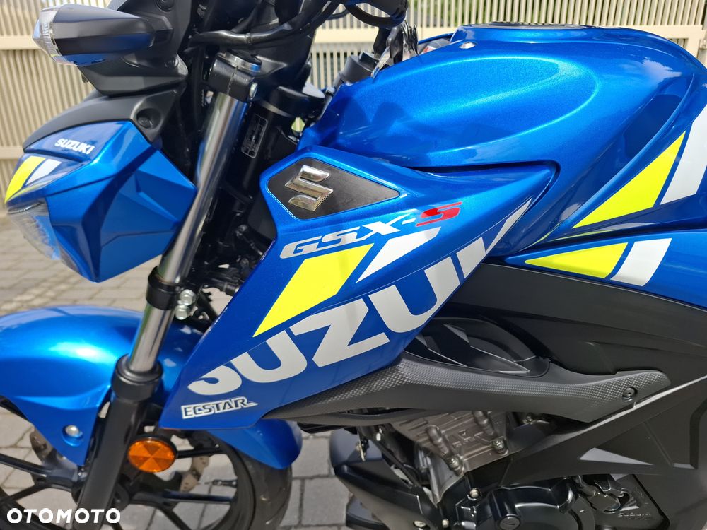 Suzuki GSX - 23