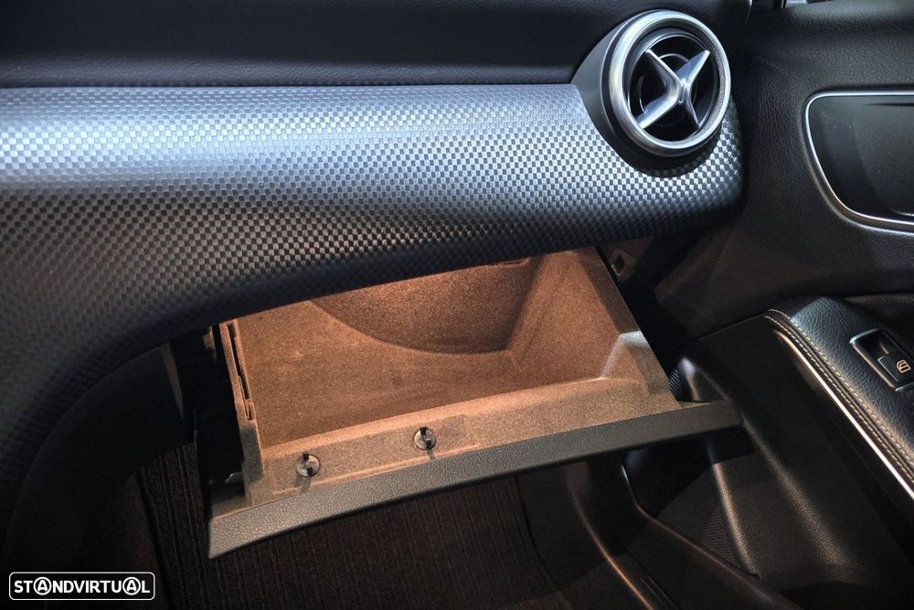 Mercedes-Benz A 180 d Urban — fotografia 32