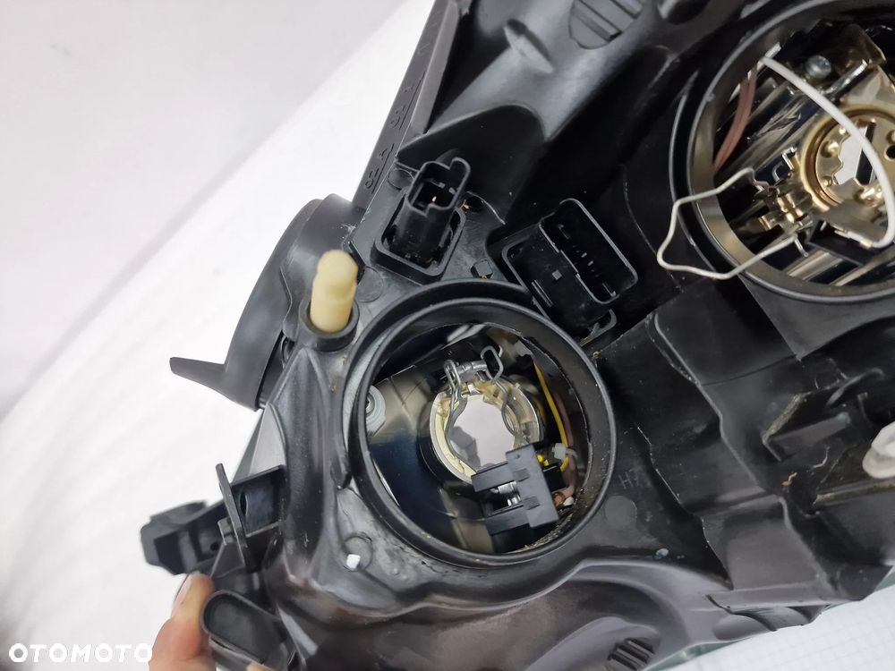 RENAULT CLIO IV LIFT 16- PRAWA LAMPA PRZEDNIA PRZÓD , NR 260100653R , NR AUKCJI LA56 - 16