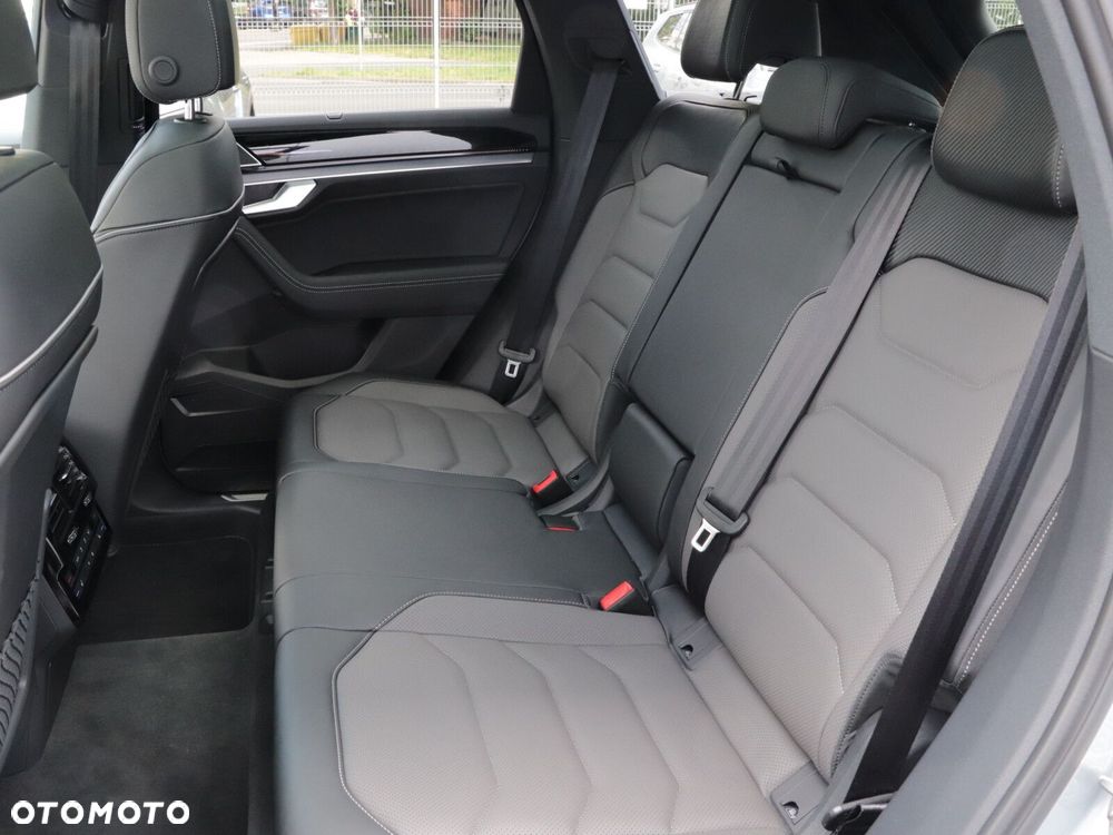 Volkswagen Touareg - 11