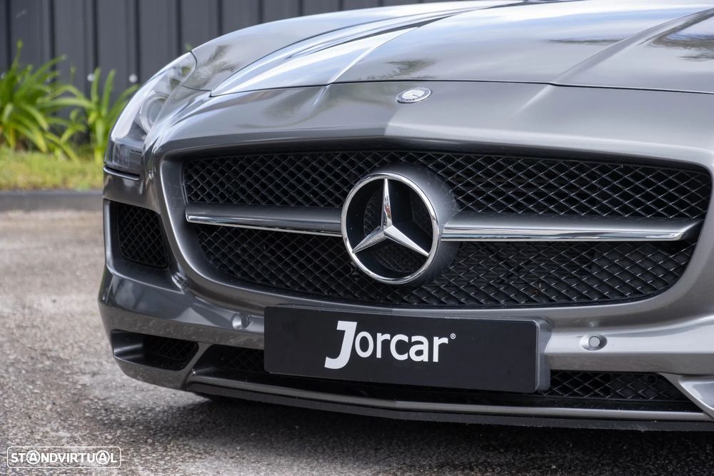 Mercedes-Benz SLS 63 AMG Roadster - 10