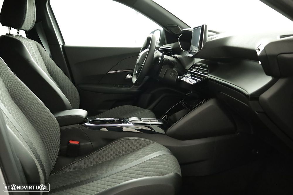 Peugeot 2008 1.2 PureTech Allure EAT8 - 23