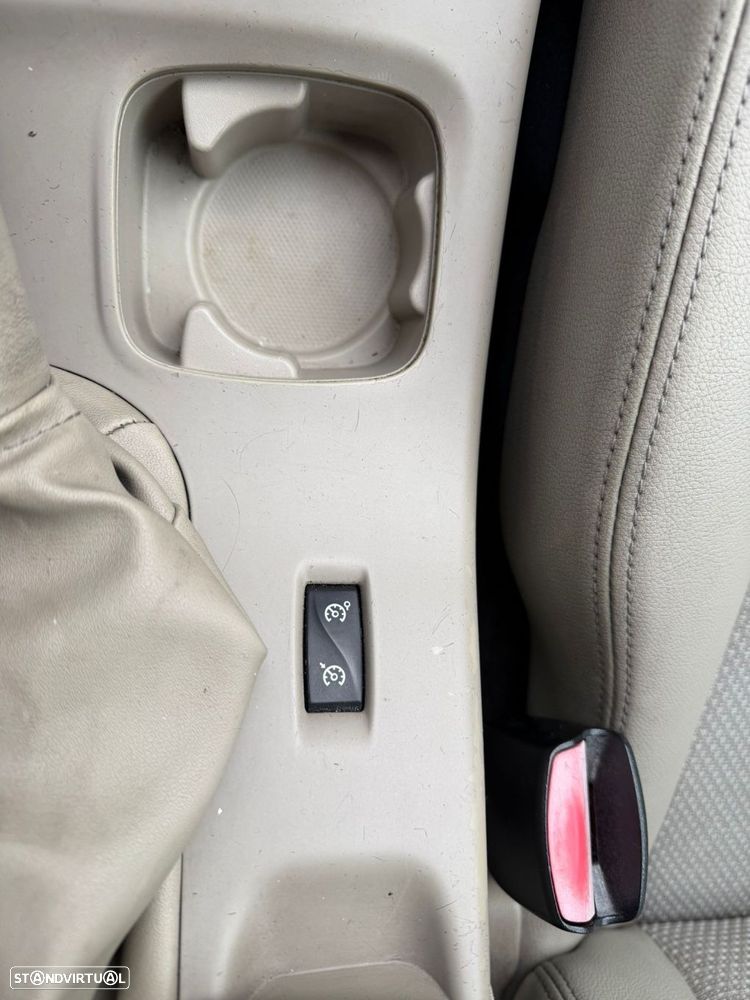 Renault Mégane 1.5 dCi Comfort SS - 23