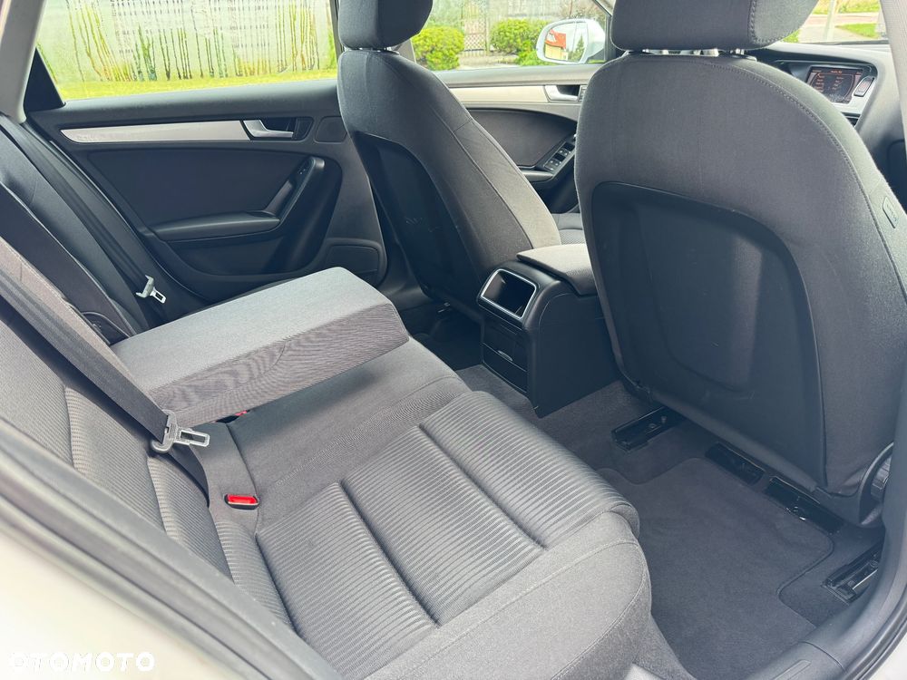 Audi A4 Avant 2.0 TDI DPF Ambiente - 11