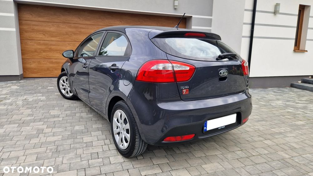 Kia Rio - 4