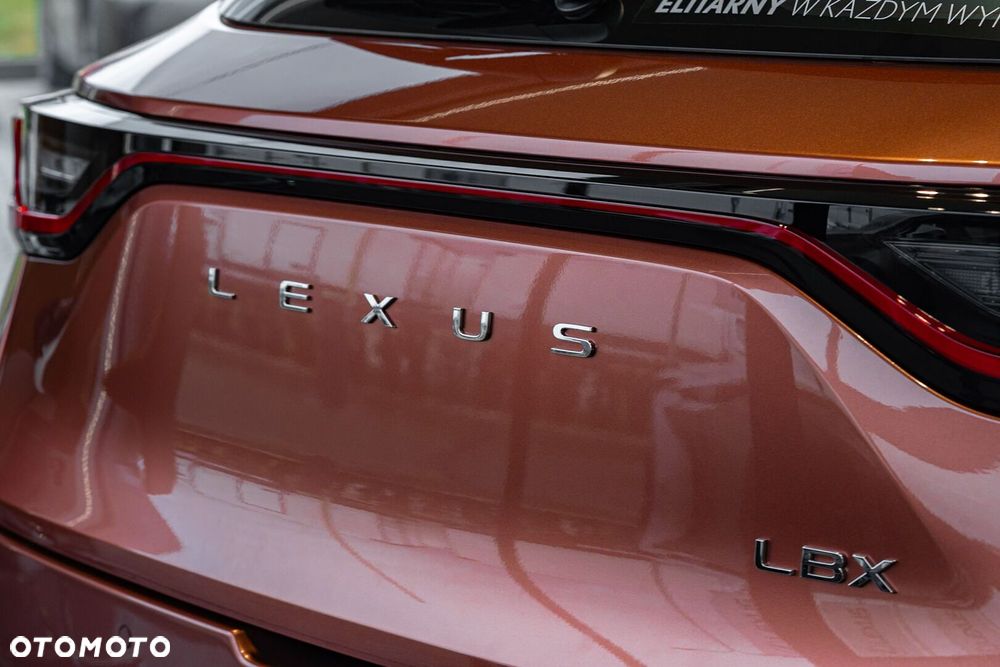Lexus LBX 1.5 Hybrid - 12