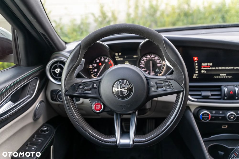 Alfa Romeo Giulia 2.9 V6 Bi-Turbo AT8 Quadrifoglio - 24