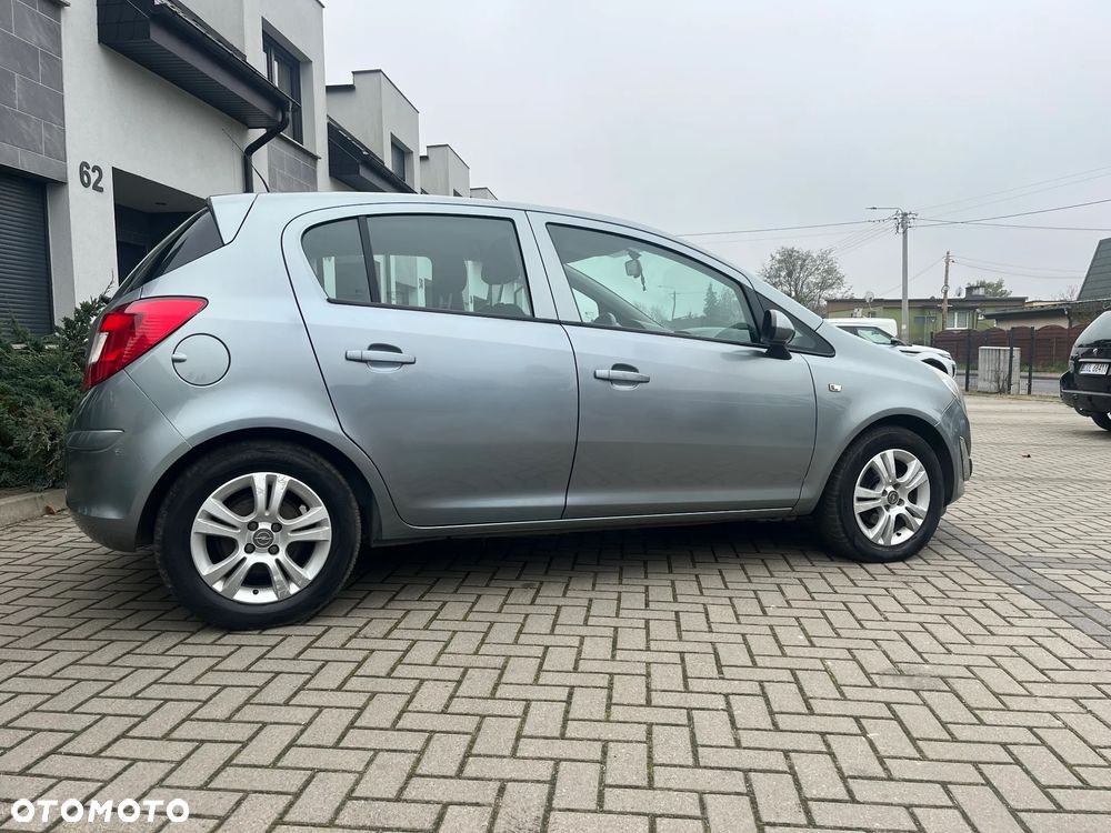 Opel Corsa 1.2 16V Cosmo - 8