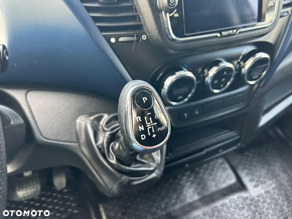 Iveco Daily 35C18 3.0 HPI Hi-Matic Kontener 8 palet + winda 1000kg + drzwi boczne **LED**Niski przebieg**Climatronic**Sprowadzony**2021R** - 16