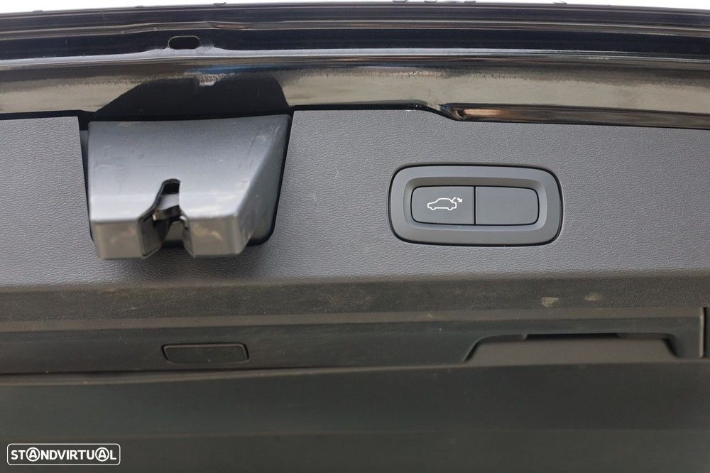 Volvo V60 2.0 T8 AWD TE Momentum Plus - 3