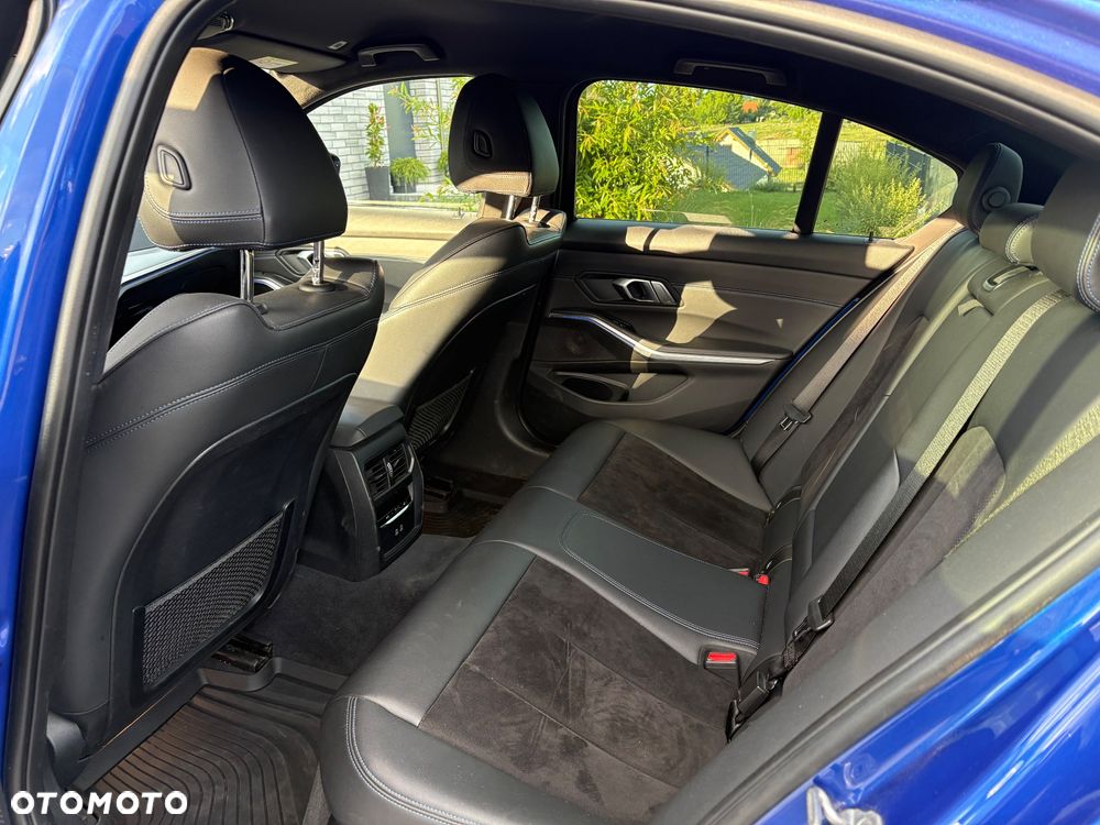 BMW Seria 3 318i M Sport - 9