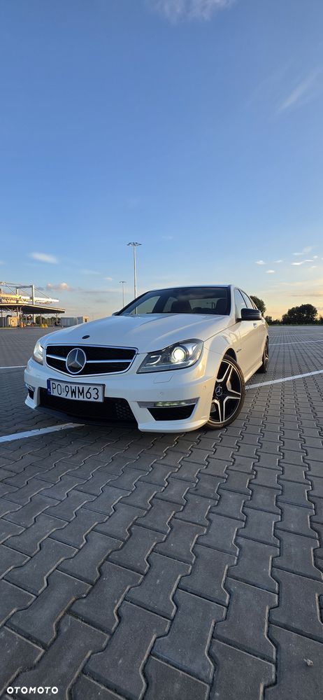 Mercedes-Benz Klasa C 63 AMG - 28