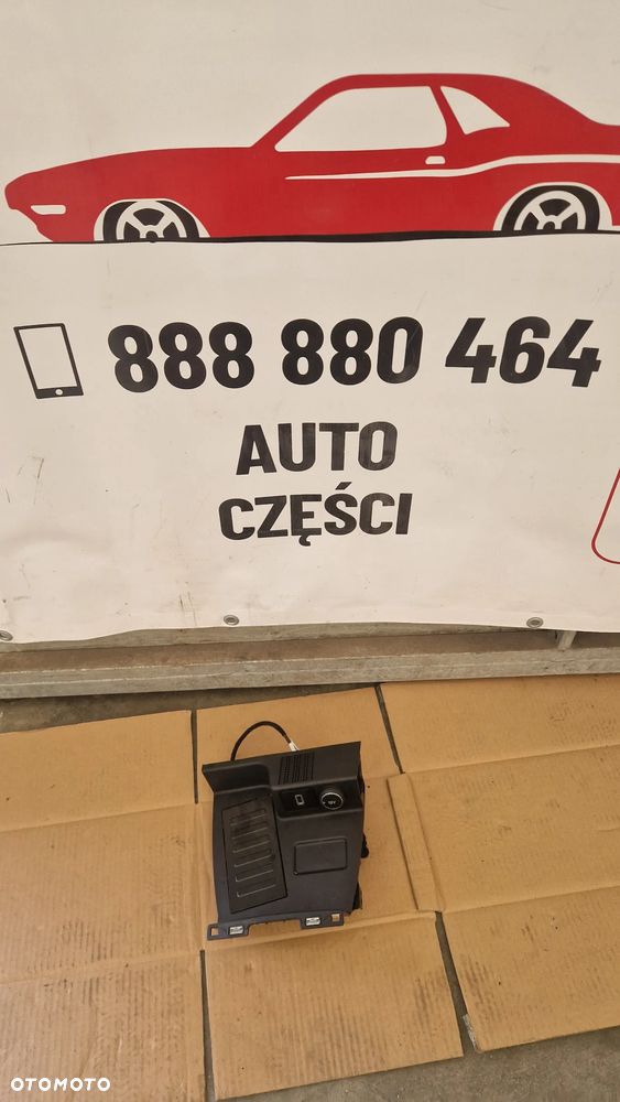 Ładowarka indukcyjna Ford Escape IV 2020- - 1