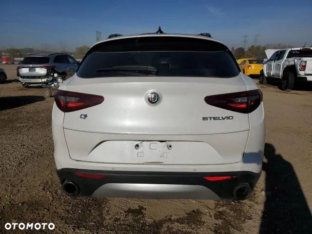 Alfa Romeo Stelvio - 14