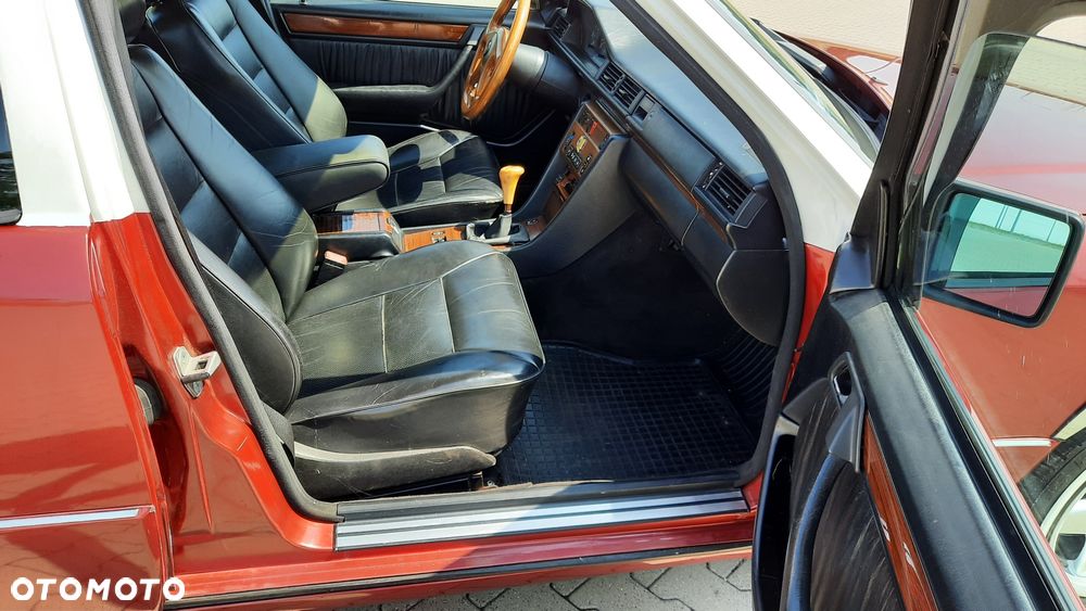 Mercedes-Benz W124 1990 photo 5