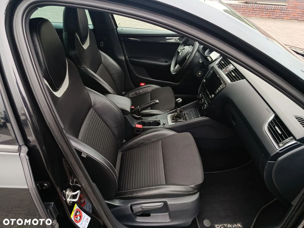 Skoda Octavia Combi 2.0 TDI RS - 24