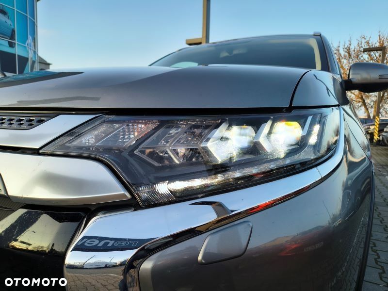 Mitsubishi Outlander - 8