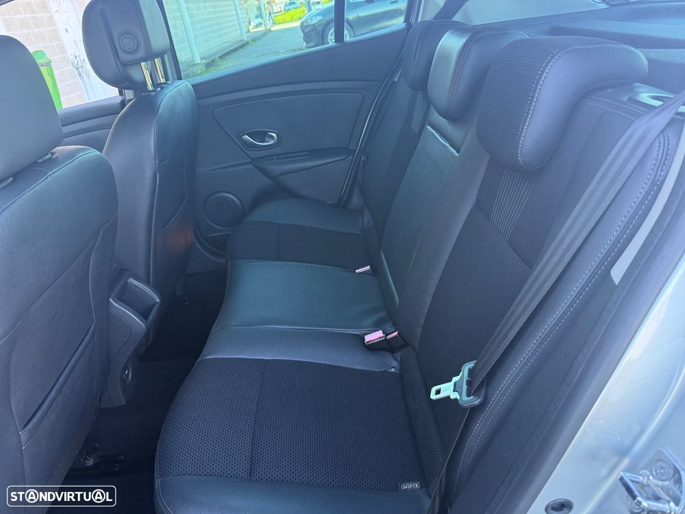 Renault Mégane 1.5 dCi Dynamique Luxe - 24