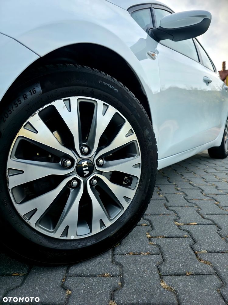 Kia Ceed - 9