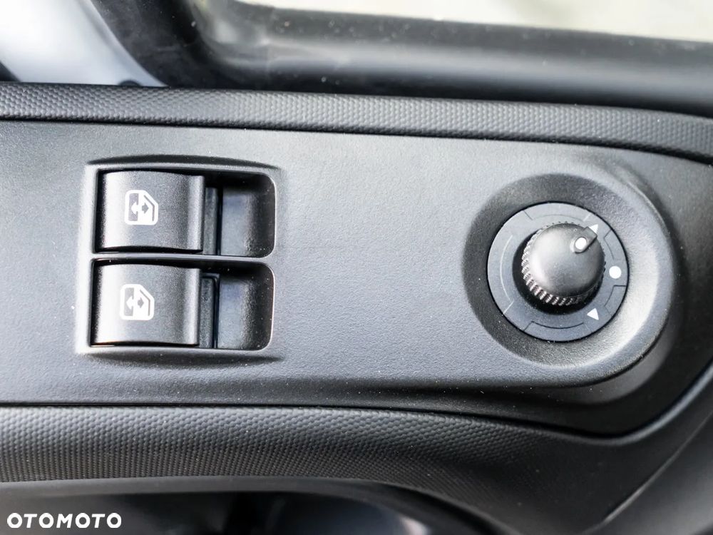 Iveco Daily 35S16H 3.0 kontener z windą - 16