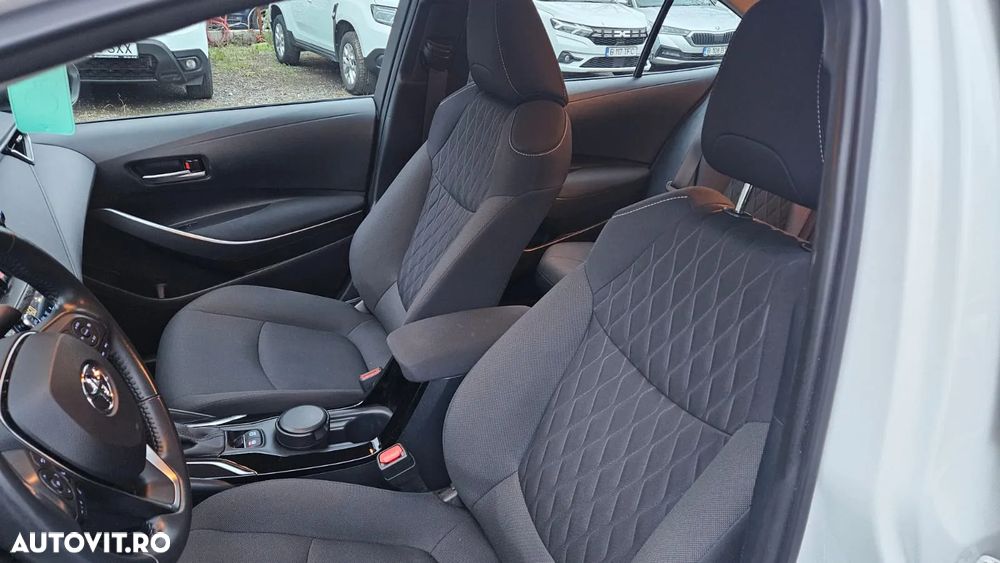 Toyota Corolla Sedan 1.8 HSD Dynamic - 17