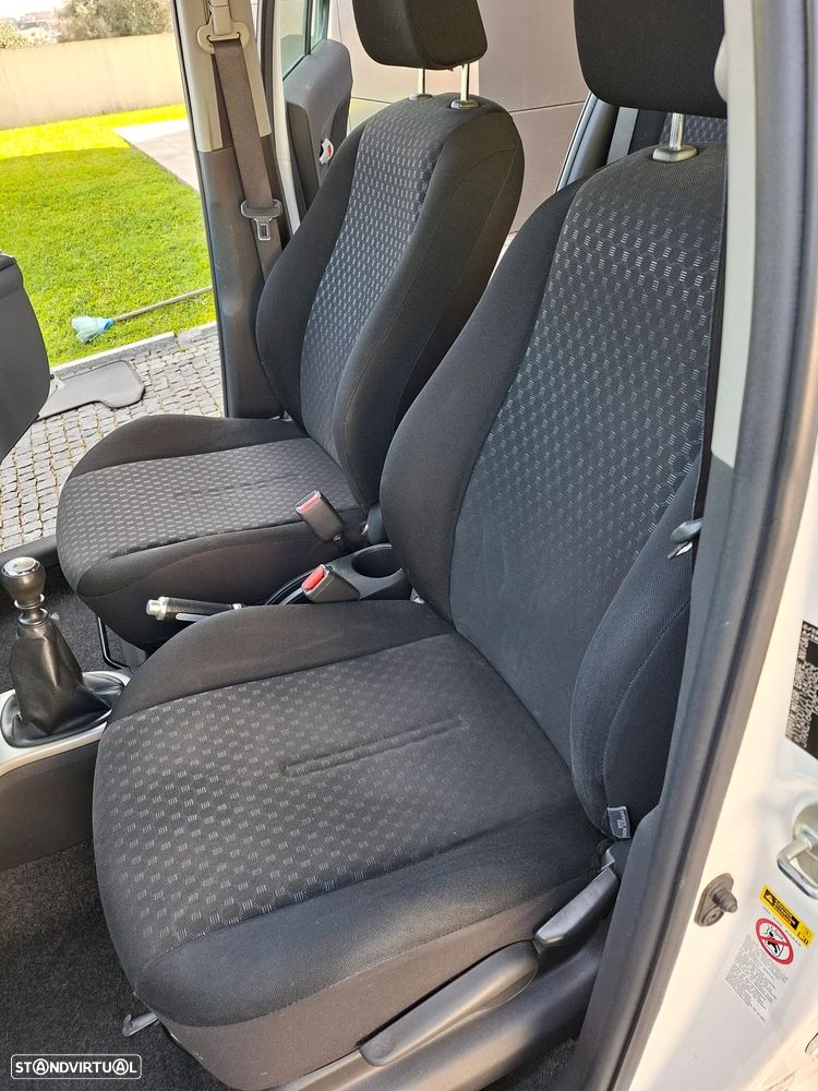 Toyota Urban Cruiser 1.4 D-4D 4x2 - 18