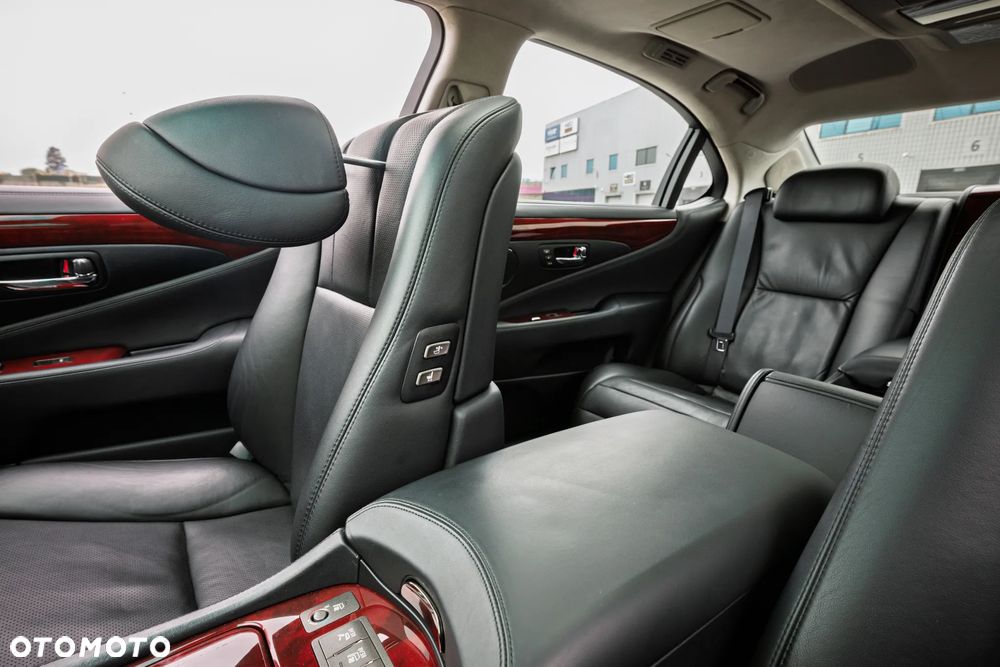 Lexus LS - 16
