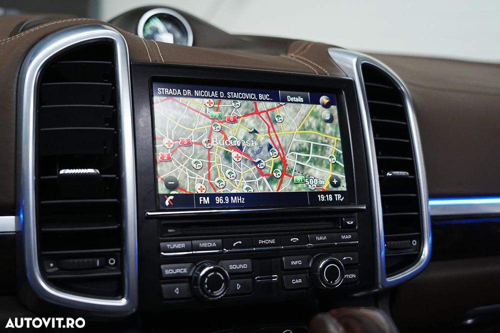 Porsche Cayenne 3.0 L - 27