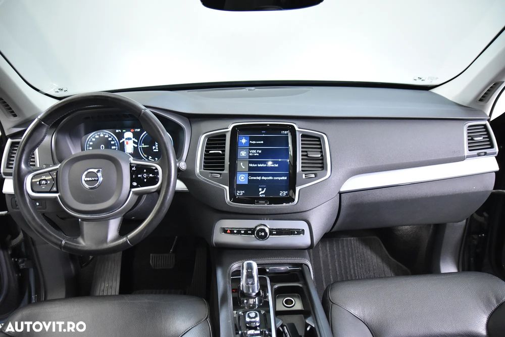 Volvo XC 90 - 9