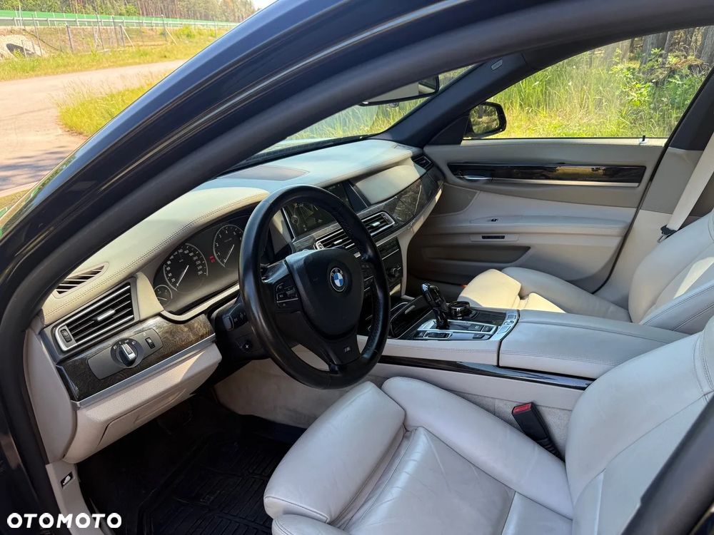 BMW Seria 7 ver-740li - 9