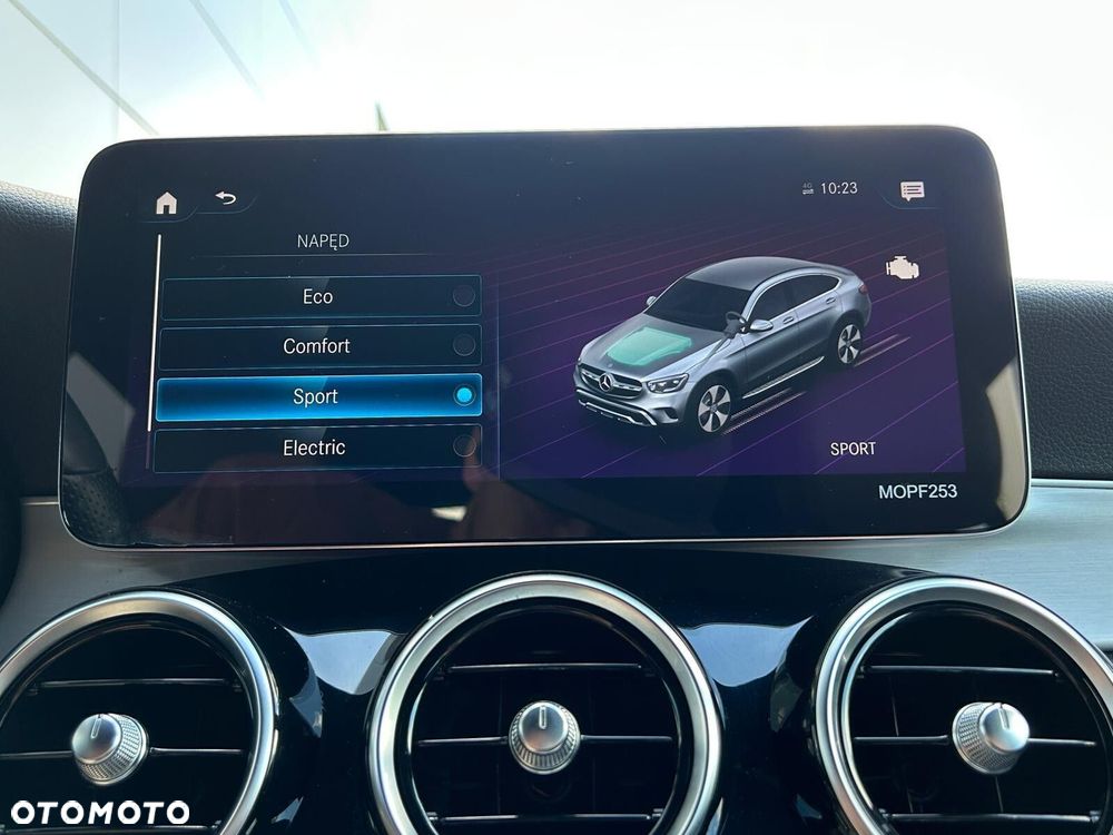 Mercedes-Benz GLC 300 e 4-Matic Business Edition - 31