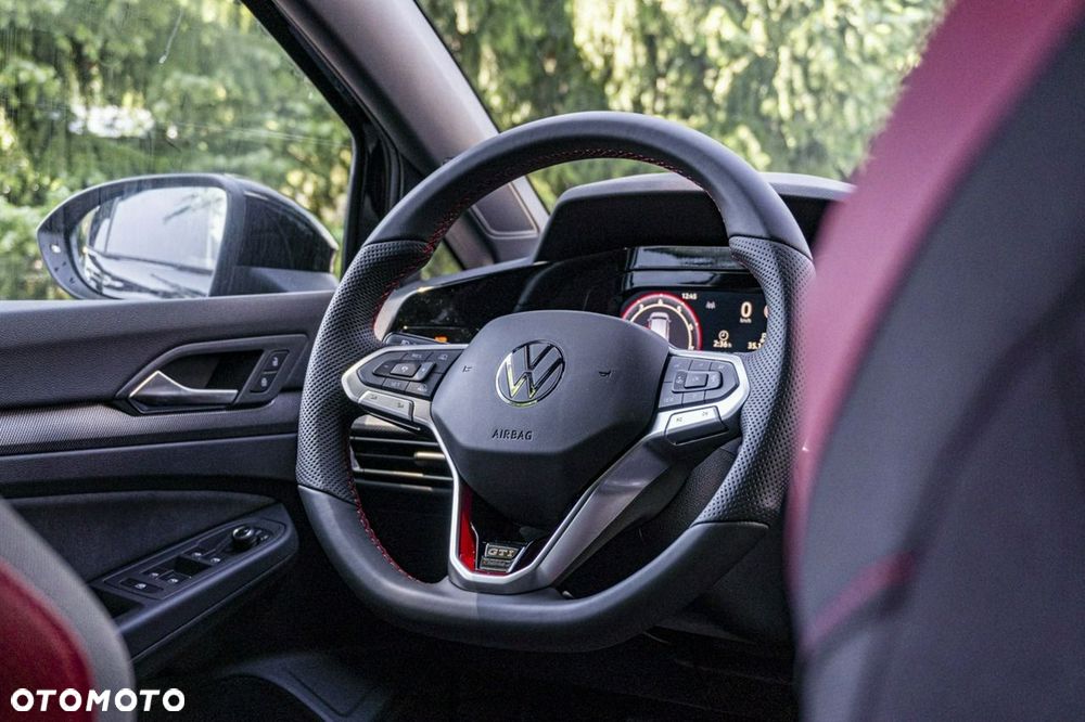 Volkswagen Golf - 30