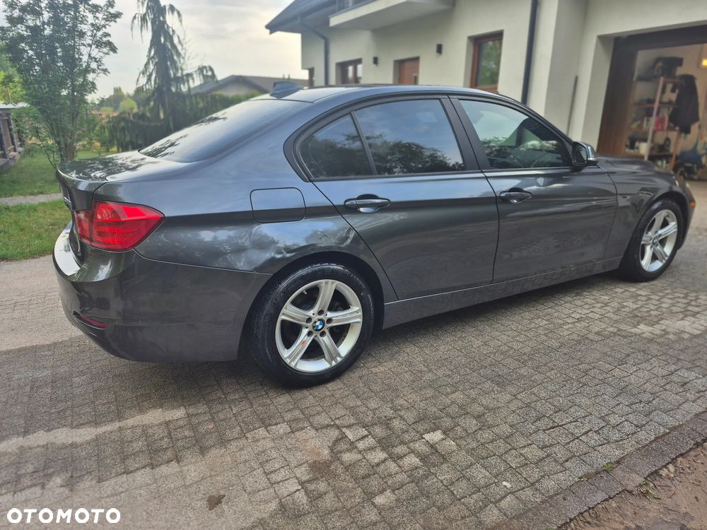 BMW Seria 3 328i - 3
