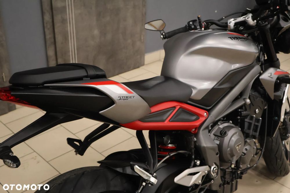 Triumph Street Triple - 16
