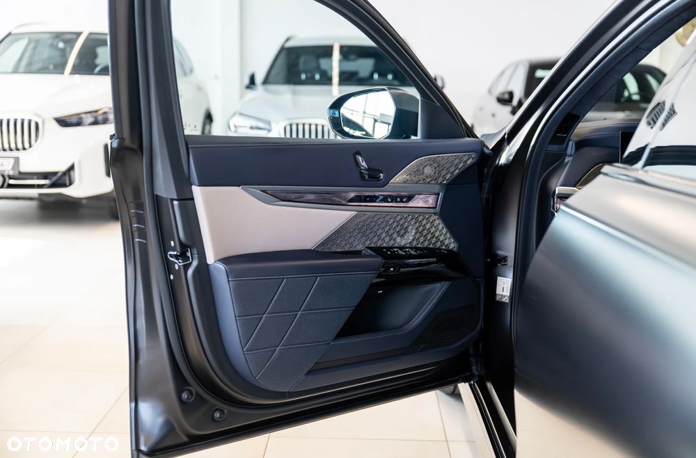BMW Seria 7 740d xDrive sport - 17