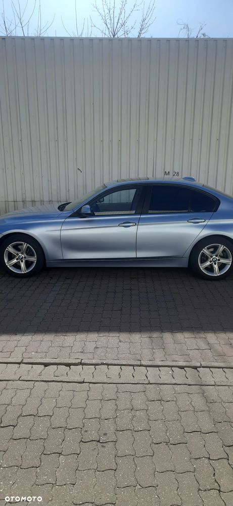 BMW Seria 3 320i - 9